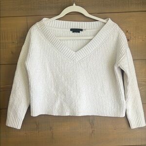 Alice + Olivia Cream V-Neck Cropped Sweater